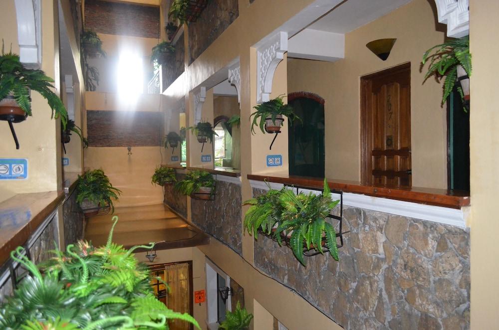Saint Illian'S Inn Makati Makati City Exterior photo