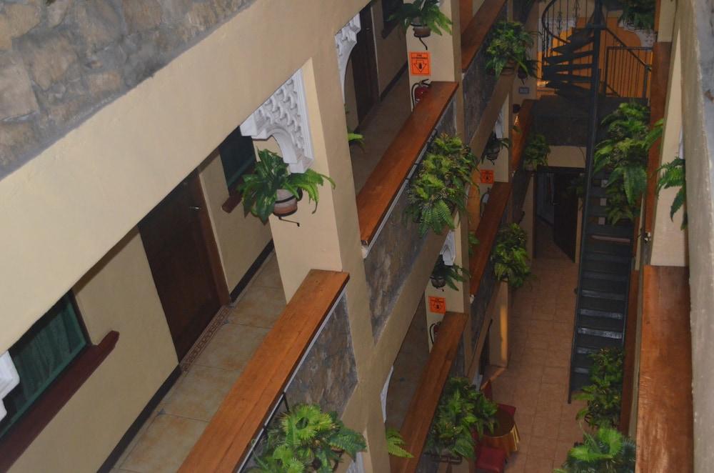 Saint Illian'S Inn Makati Makati City Exterior photo
